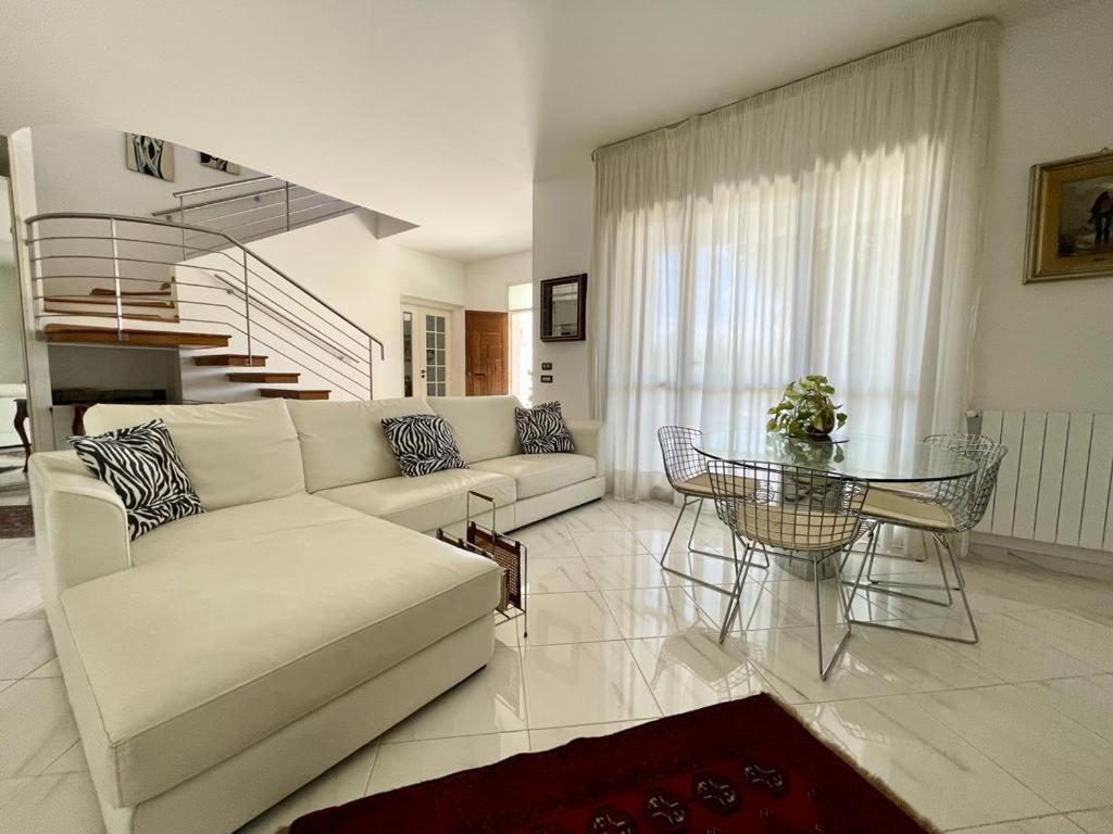 אלקאמו Villa Girasole מראה חיצוני תמונה